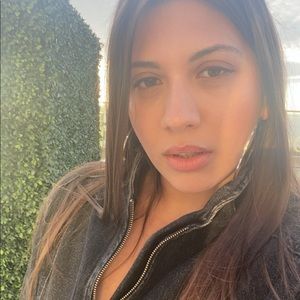 Meet your Posher, Daniela